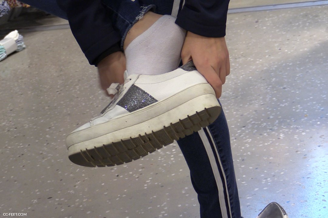 CC-FEET.COM | Candid Cam Shoeplay with girls feet, socks, nylons ...