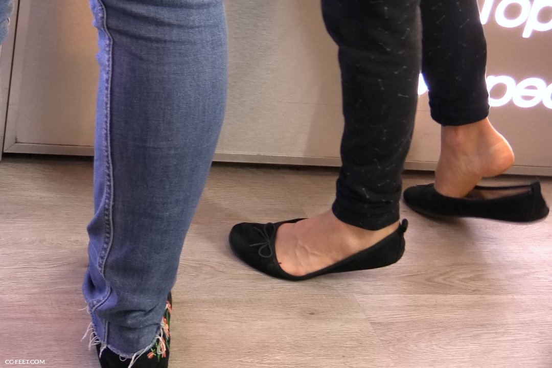 CCFEETCOM Candid Cam Shoeplay With Girls Feet Socks Nylons